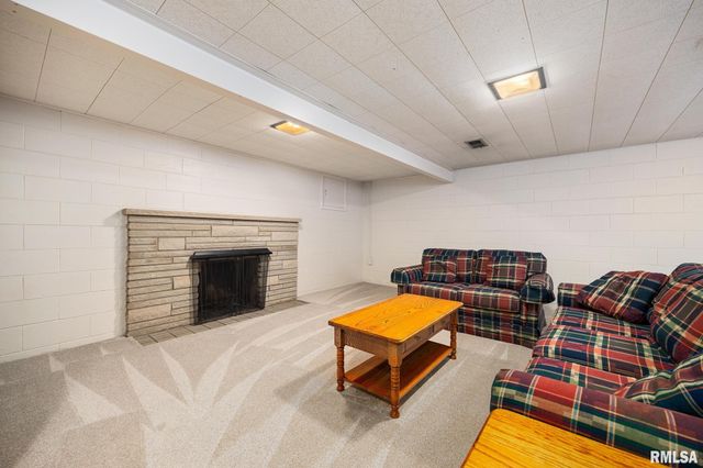 1702 W CHRISTINE Avenue, Peoria, IL 61614