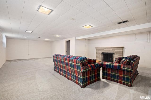 1702 W CHRISTINE Avenue, Peoria, IL 61614