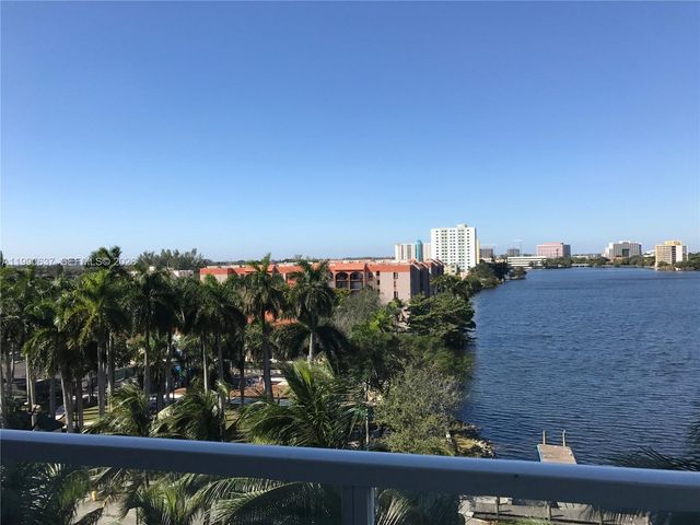 5099 NW 7th St 703, Miami, FL 33126