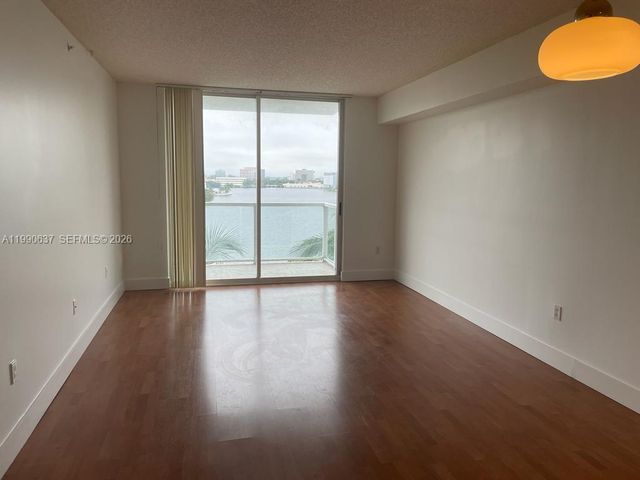 5099 NW 7th St 703, Miami, FL 33126