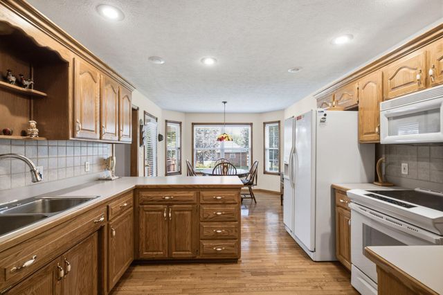 1611 E Barnes Street, Ozark, MO 65721