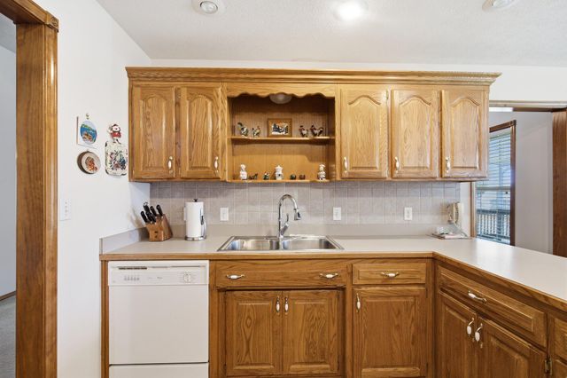 1611 E Barnes Street, Ozark, MO 65721