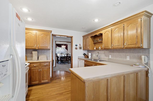 1611 E Barnes Street, Ozark, MO 65721