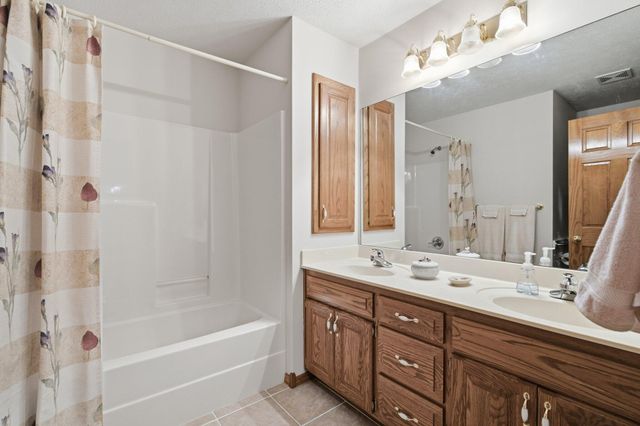 1611 E Barnes Street, Ozark, MO 65721