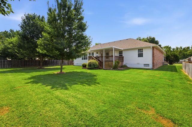 1611 E Barnes Street, Ozark, MO 65721
