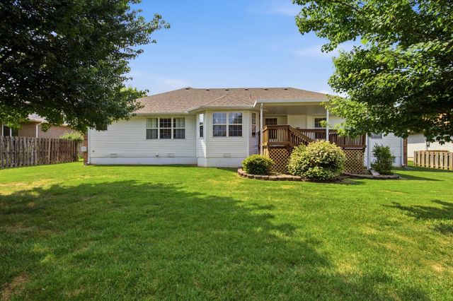 1611 E Barnes Street, Ozark, MO 65721