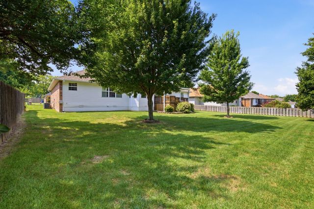 1611 E Barnes Street, Ozark, MO 65721