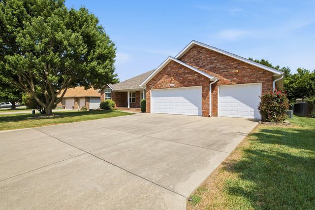 1611 E Barnes Street, Ozark, MO 65721