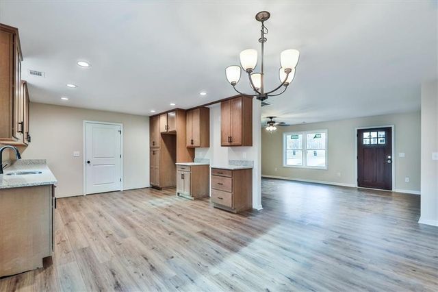 326 WHITE CREEK Loop, Rockmart, GA 30153