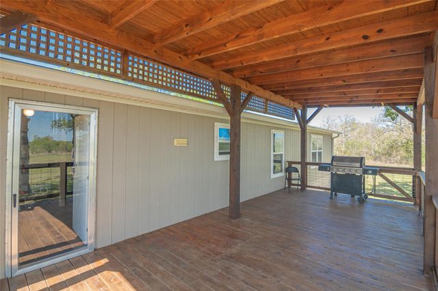 2105 Fm 1104, Kingsbury, TX 78638
