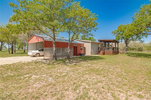 2105 Fm 1104, Kingsbury, TX 78638