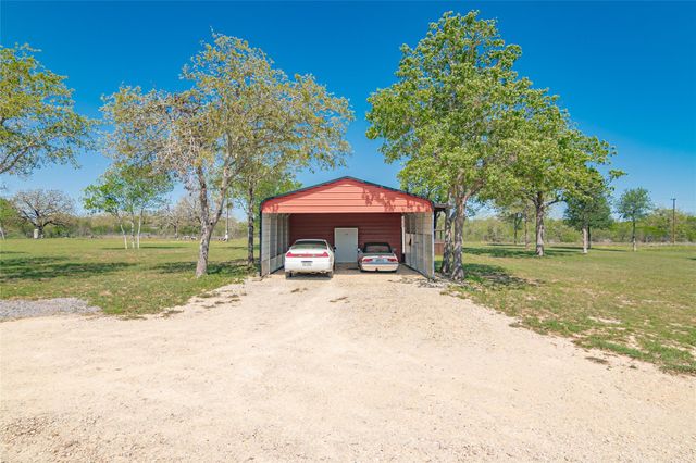 2105 Fm 1104, Kingsbury, TX 78638