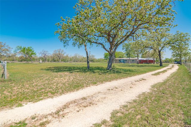 2105 Fm 1104, Kingsbury, TX 78638