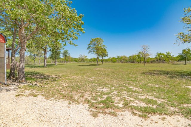 2105 Fm 1104, Kingsbury, TX 78638