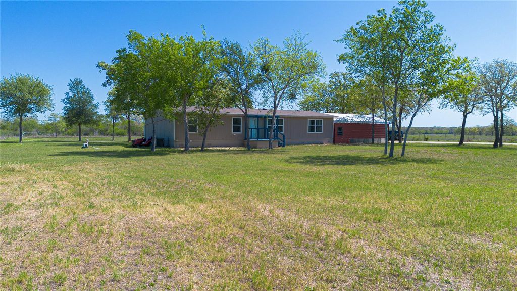 2105 Fm 1104, Kingsbury, TX 78638