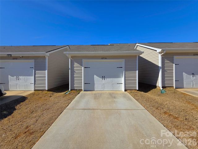 12736 Wandering Brook Drive, Charlotte, NC 28273