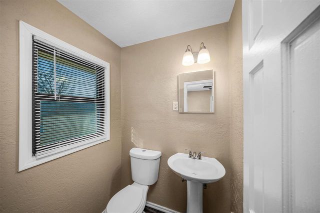 2202 NW 36th St, Lawton, OK 73505