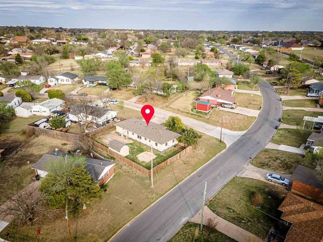 2202 NW 36th St, Lawton, OK 73505