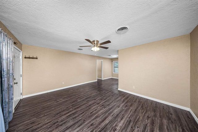 2202 NW 36th St, Lawton, OK 73505