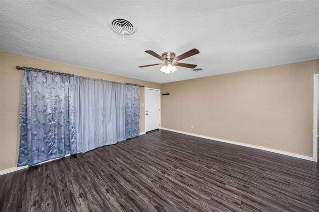 2202 NW 36th St, Lawton, OK 73505