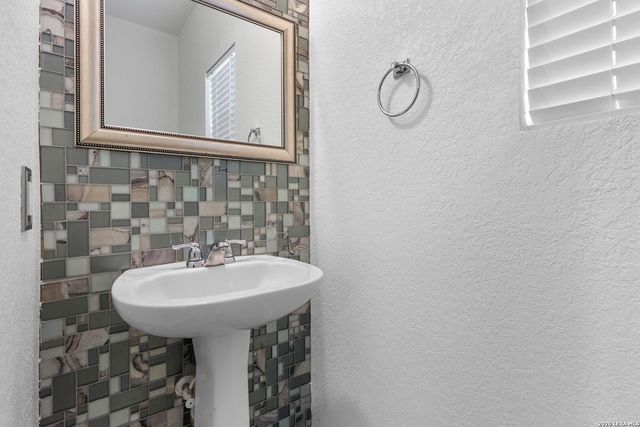6011 Enchantment, San Antonio, TX 78218