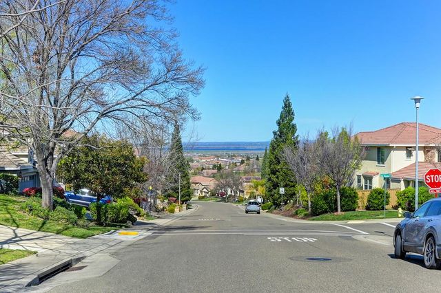 343 Carpenter Hill Rd, Folsom, CA 95630