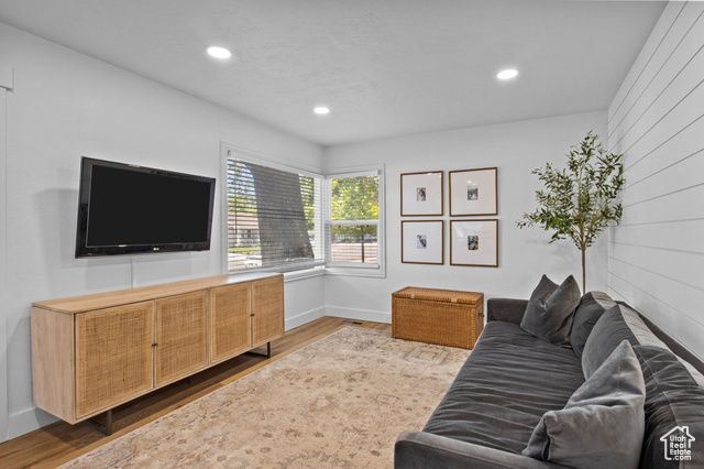 598 BROOKSIDE DR, Springville, UT 84663
