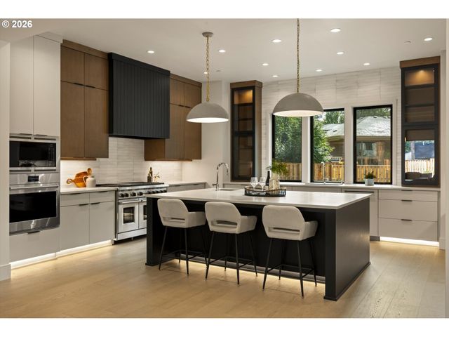 3537 LAKE GROVE Ave, Lake Oswego, OR 97035