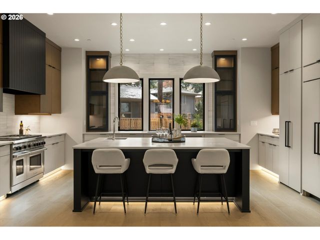 3537 LAKE GROVE Ave, Lake Oswego, OR 97035