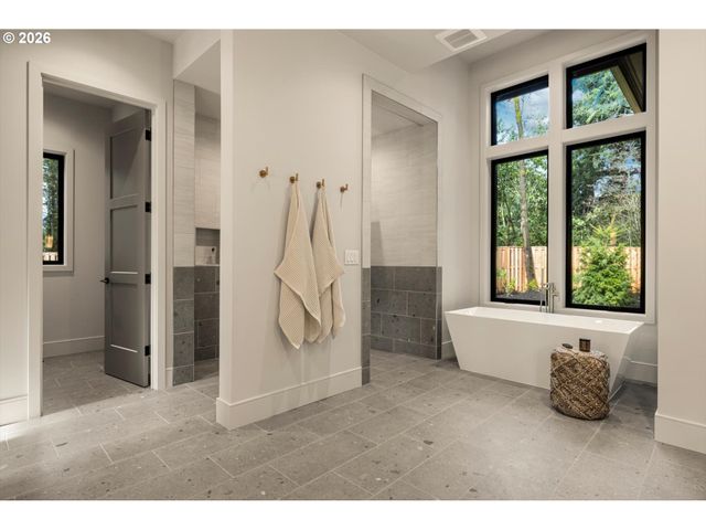 3537 LAKE GROVE Ave, Lake Oswego, OR 97035