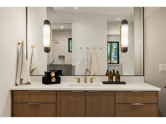 3537 LAKE GROVE Ave, Lake Oswego, OR 97035