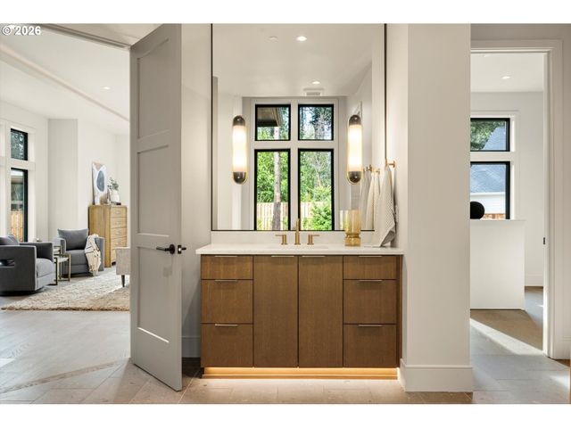 3537 LAKE GROVE Ave, Lake Oswego, OR 97035