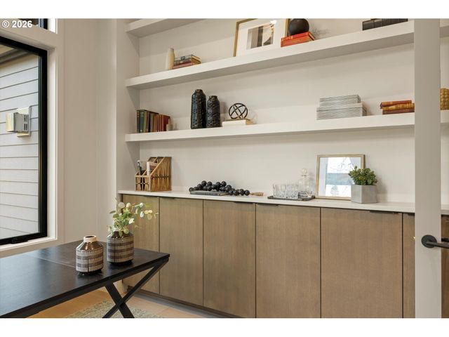 3537 LAKE GROVE Ave, Lake Oswego, OR 97035