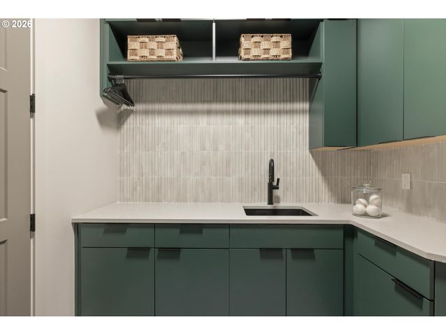 3537 LAKE GROVE Ave, Lake Oswego, OR 97035