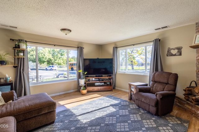 720 NW Morgan Lane, Grants Pass, OR 97526