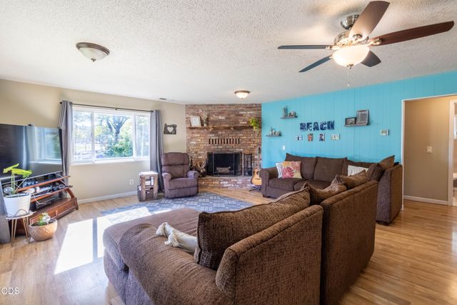 720 NW Morgan Lane, Grants Pass, OR 97526
