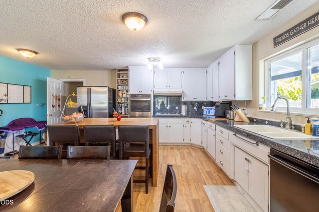 720 NW Morgan Lane, Grants Pass, OR 97526