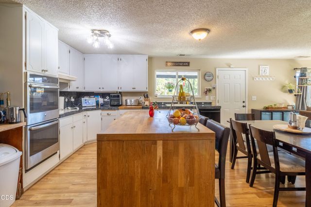 720 NW Morgan Lane, Grants Pass, OR 97526