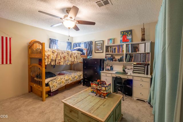 720 NW Morgan Lane, Grants Pass, OR 97526