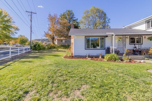 720 NW Morgan Lane, Grants Pass, OR 97526