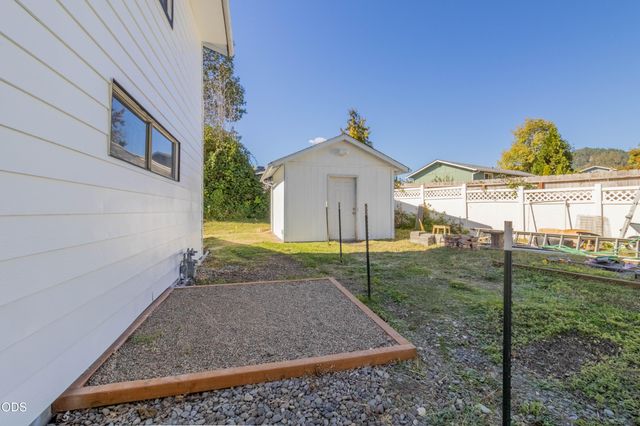 720 NW Morgan Lane, Grants Pass, OR 97526