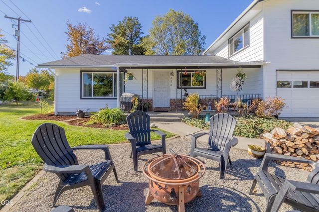 720 NW Morgan Lane, Grants Pass, OR 97526
