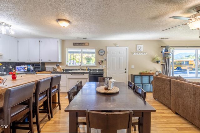 720 NW Morgan Lane, Grants Pass, OR 97526