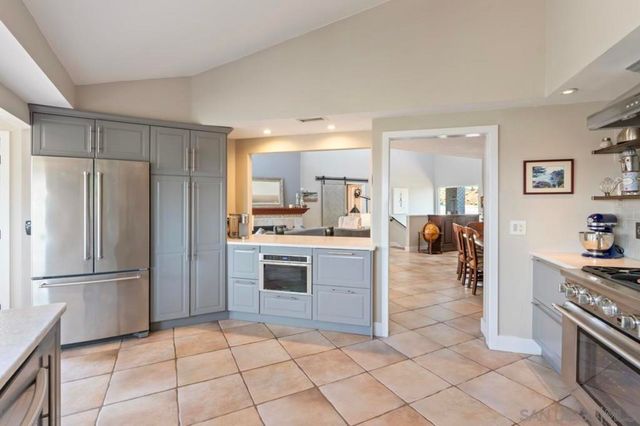 17924 Saint Andrews Dr, Poway, CA 92064