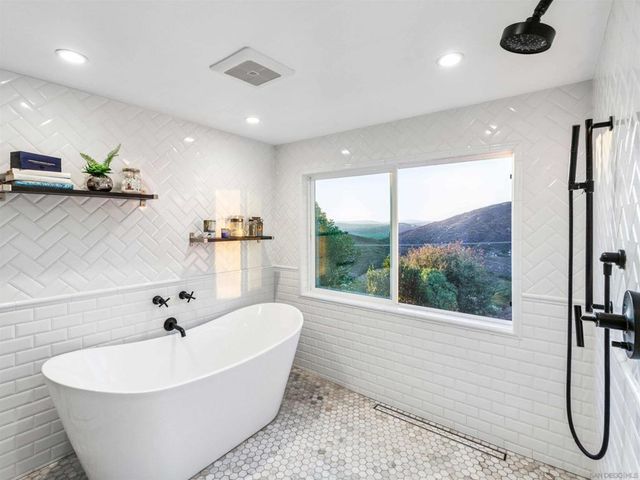 17924 Saint Andrews Dr, Poway, CA 92064