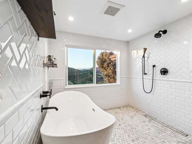 17924 Saint Andrews Dr, Poway, CA 92064