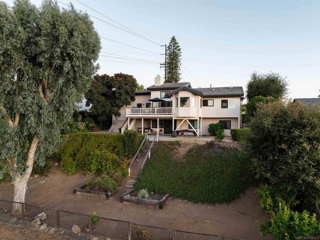 17924 Saint Andrews Dr, Poway, CA 92064