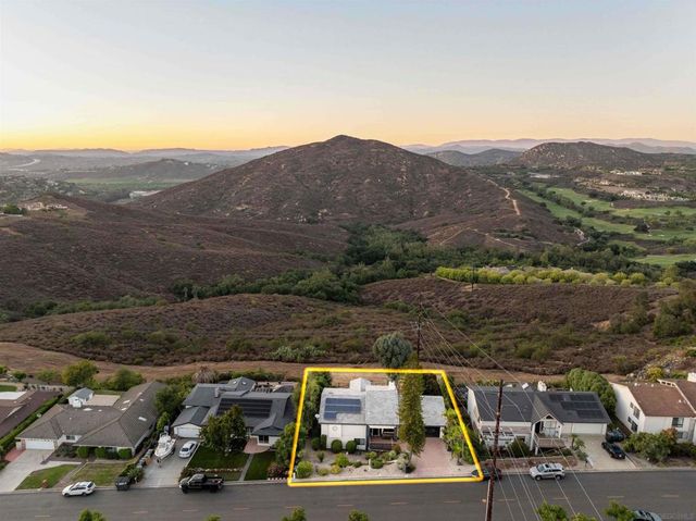 17924 Saint Andrews Dr, Poway, CA 92064