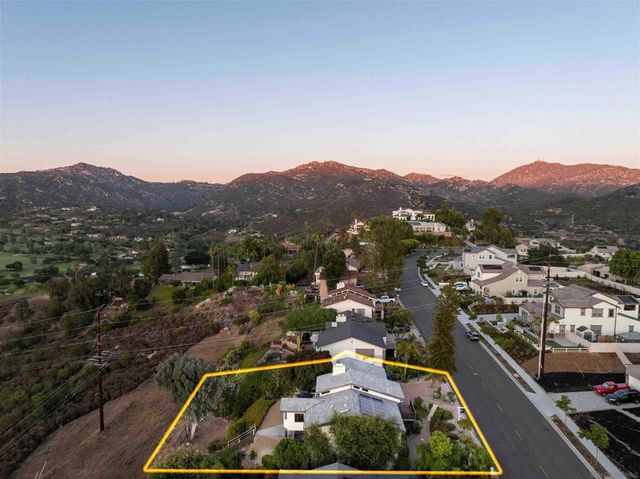 17924 Saint Andrews Dr, Poway, CA 92064