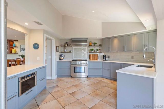 17924 Saint Andrews Dr, Poway, CA 92064